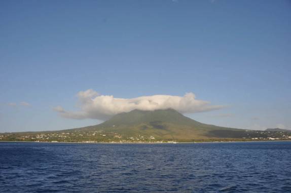 O característico vulcão encoberto de Nevis - Caribe